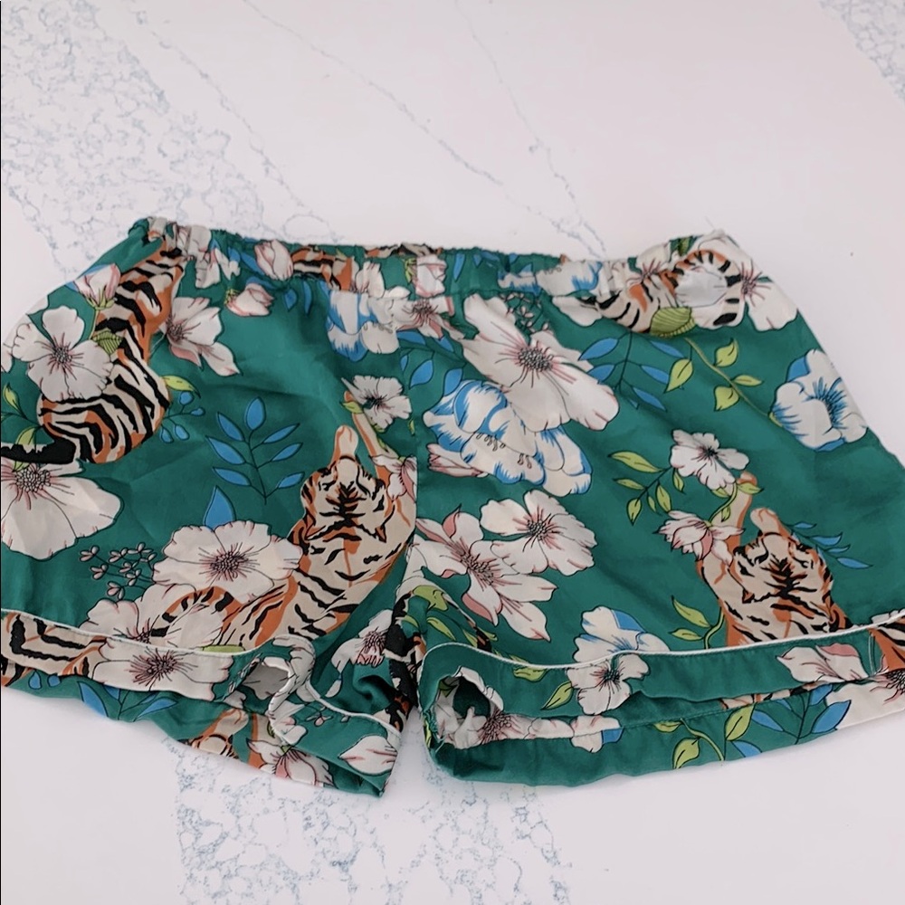 Pretty Little Thing Floral Green Women's Shorts